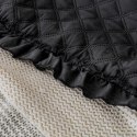 Narzuta z falbanką 240x220 Ruffy czarna falbanka romby glamour dekoracyjna I2 Narzuta z falbanką 240x220 Ruffy czarna falbanka romby glamour dekoracyjna I2
