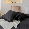 Narzuta z falbanką 240x220 Ruffy czarna falbanka romby glamour dekoracyjna I2 Narzuta z falbanką 240x220 Ruffy czarna falbanka romby glamour dekoracyjna I2