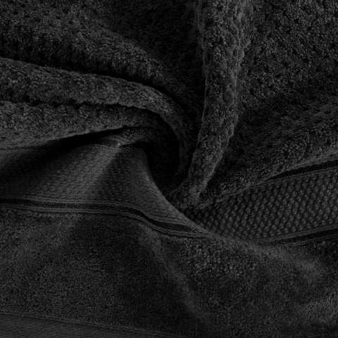Ręcznik Jessi 70x140 czarny frotte 500g/m2 z fakturą wytłaczanej krateczki i welurową bordiurą Eurofirany Ręcznik Jessi 70x140 czarny frotte 500g/m2 z fakturą wytłaczanej krateczki i welurową bordiurą Eurofirany
