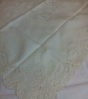 Obrus haftowany OR 85x85 kremowy w kwiaty ETK51271 LUX Obrus haftowany OR 85x85 kremowy w kwiaty ETK51271 LUX