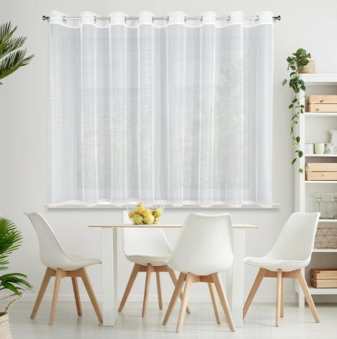 Firana 300x150 Vivian biała gotowa na przelotkach z gładkiej matowej mikrosiateczki z ozdobną złotą koronką Firana 300x150 Vivian biała gotowa na przelotkach z gładkiej matowej mikrosiateczki z ozdobną złotą koronką