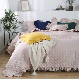 Narzuta z falbanką 240x220 Ruffy pudrowa różowa falbanka romby glamour dekoracyjna