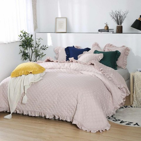 Narzuta z falbanką 240x220 Ruffy pudrowa różowa falbanka romby glamour dekoracyjna Narzuta z falbanką 240x220 Ruffy pudrowa różowa falbanka romby glamour dekoracyjna