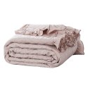 Narzuta z falbanką 240x220 Ruffy pudrowa różowa falbanka romby glamour dekoracyjna Narzuta z falbanką 240x220 Ruffy pudrowa różowa falbanka romby glamour dekoracyjna