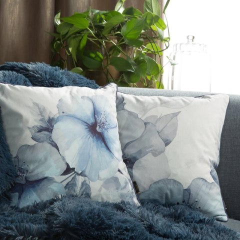 Poszewka dekoracyjna 45x45 Velvet 132 niebieska biała ze wzorem kwiatowym welurowa Eurofirany Poszewka dekoracyjna 45x45 Velvet 132 niebieska biała ze wzorem kwiatowym welurowa Eurofirany