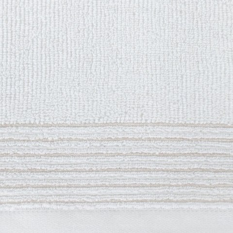 Ręcznik Lari 1 30x50 biały z ozdobną bordiurą przetykaną błyszczącą nicią 500 g/m2 Eurofirany Ręcznik Lari 1 30x50 biały z ozdobną bordiurą przetykaną błyszczącą nicią 500 g/m2 Eurofirany