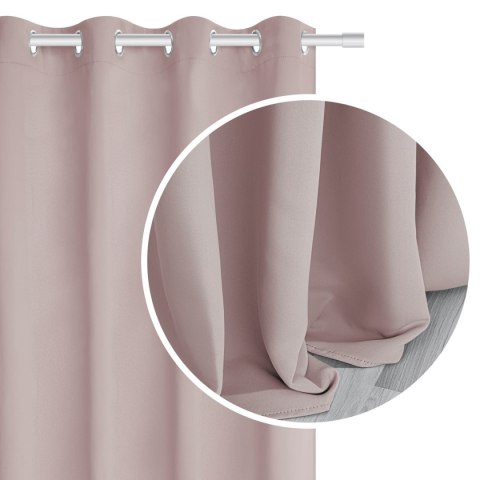 Zasłona zaciemniająca 140x250 pudrowa gotowa na przelotkach Hold Blackout Zasłona zaciemniająca 140x250 pudrowa gotowa na przelotkach Hold Blackout